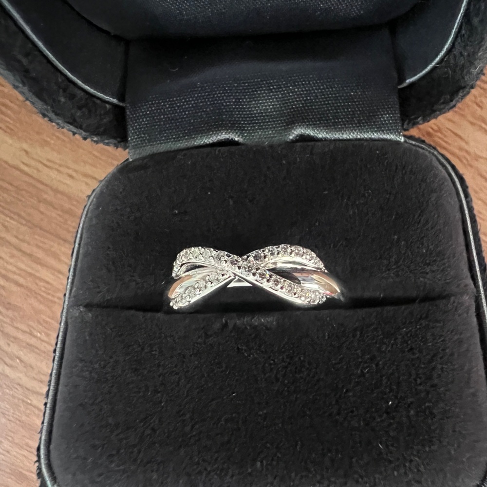 Beautiful white gold and diamond ring. Tiffany‎ and co - Picture 2 of 4